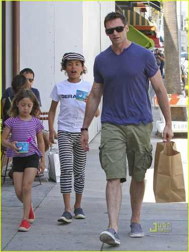  Hugh Jackman & Family: siku Out in Beverly Hills!