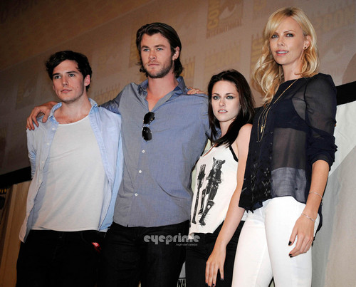  Kristen Stewart: Snow White And The Huntsmen Panel at Comic Con, Jul 23