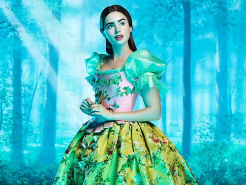  Lily Collins as Snow White -- FIRST PIC
