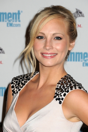  más HQ fotos of Candice at EW's 5th annual Comic Con celebration! [23/07/11]