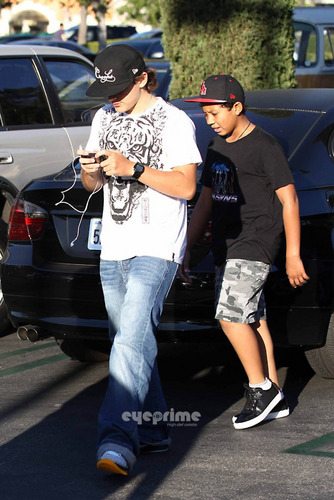  Prince, Paris, Blanket, Jaafar and Jermajesty at the फिल्में in Calabasas 7/24/2011