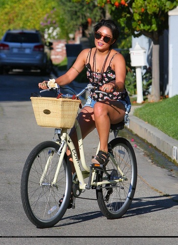  Vanessa - Bikes around in Toluca Lake with Stella - July 24, 2011