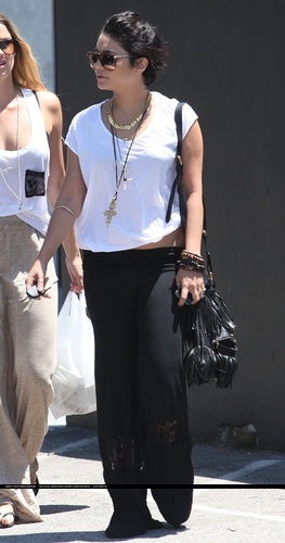  Vanessa - Out in Studio City with Laura New after having lunch - July 23, 2011