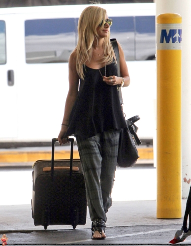  Ashley Arriving in Miami