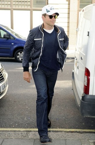  Bradley Cooper at Radio One.