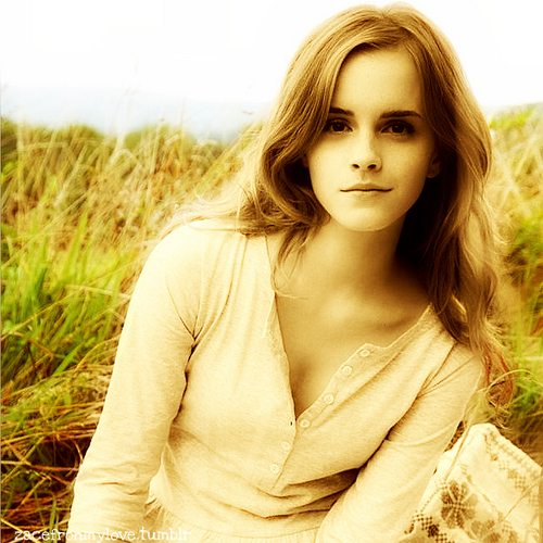  Emma Watson- Lovely
