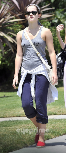  Emma Watson heads to a movie with دوستوں in Santa Monica