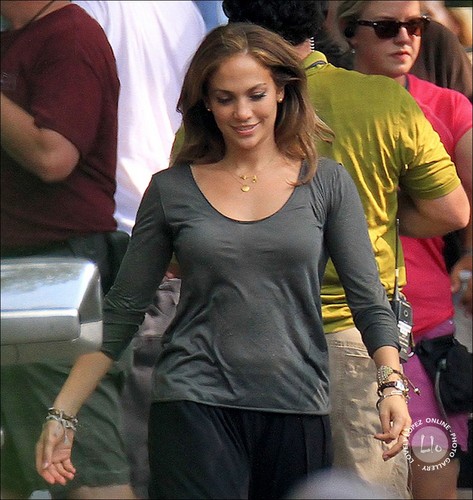  Jennifer Lopez: 'American Idol' Deal Almost Finalized?
