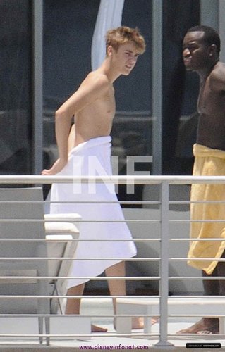 Justin Bieber's underwear with the July 31, 2011 in Miami, Florida, this position was pictured in th
