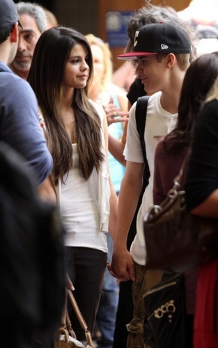  Justin and Selena <3