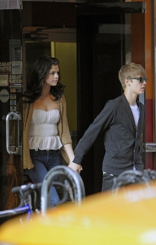  Justin and Selena <3