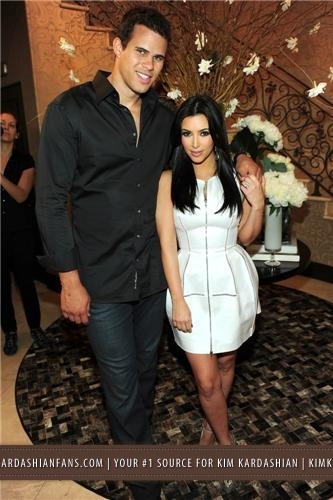  Kim & Kris' Engagement Party Hosted द्वारा Khloe Kardashian - 6/2011