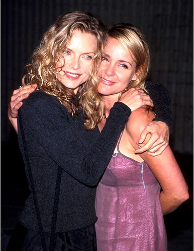  Michelle and sister Deedee Pfeiffer