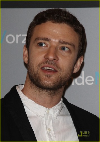  Mila Kunis & Justin Timberlake: 'Friends' in Berlin!