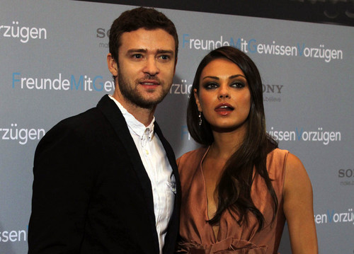  Mila Kunis and Justin: 프렌즈 with Benefits Photocall in Berlin, Jul 29