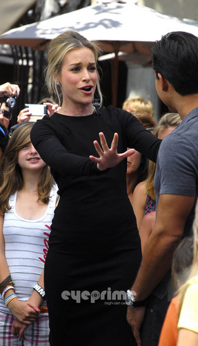 Piper Perabo on the Extra show at The Grove in Hollywood. July 28. 