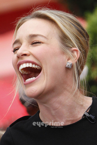  Piper Perabo on the Extra mostra at The Grove in Hollywood. July 28.