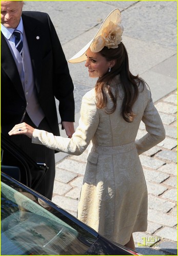  Prince William & Kate Attend Zara Phillips' Wedding