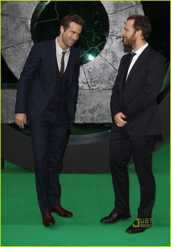  Ryan Reynolds: 'Green Lantern' Berlin Premiere!