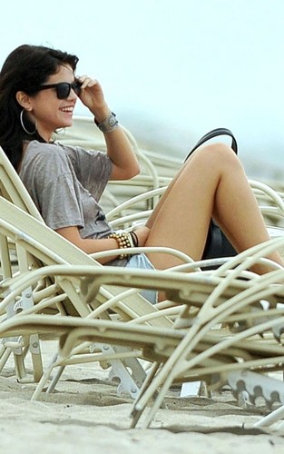  Selena - At Palm beach, pwani In Miami, Florida - July 27, 2011