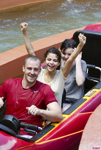  Selena - At Universal Studios In Orlando, Florida - July 29, 2011