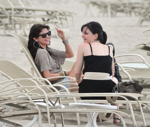  Selena - On the strand in Palm strand - July 27, 2011