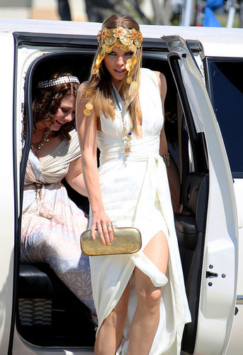  AnnaLynne McCord, dressed like a Greek goddess on the set of 90210, was sighted filming in L.A