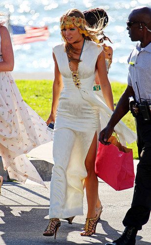  AnnaLynne McCord, dressed like a Greek goddess on the set of 90210, was sighted filming in L.A