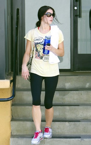  Ashley Greene out at the gym for a workout (August 3).