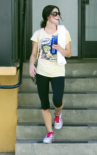 Ashley Greene out at the gym for a workout (August 3).