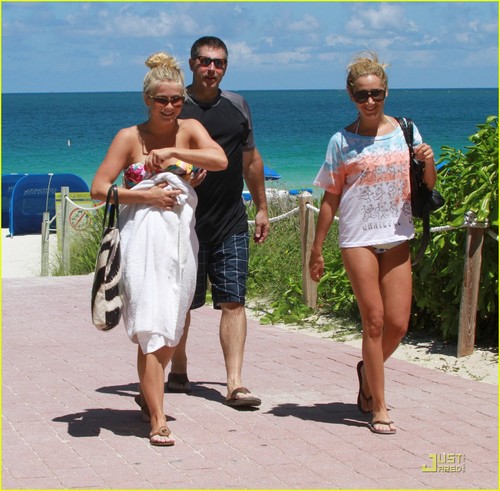  Ashley & Julianne out in Miami