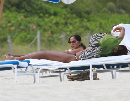  Bikini Candids on the 海滩 in Miami 1 05 2011