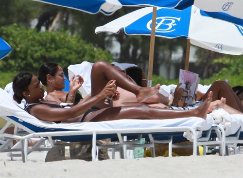  Bikini Candids on the beach, pwani in Miami 1 05 2011