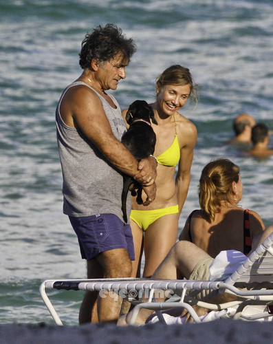 Cameron Diaz in a Bikini on the Beach in Miami, Jul 31