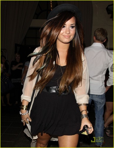 Demi Lovato: Tresses Before Teddy's