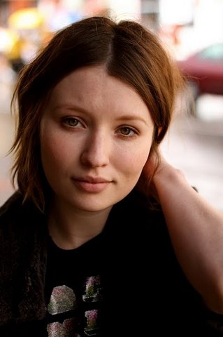  Emily Browning