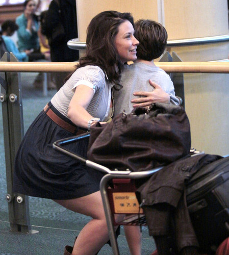  Evangeline Lilly And Family Arriving On A Flight In Vancouver
