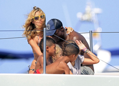  Heidi Klum with Family on a Yacht