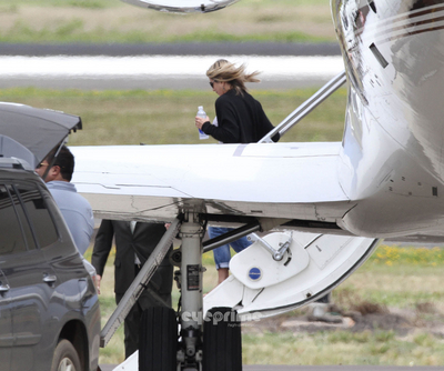  Jennifer & Justin arrive in Hawaii