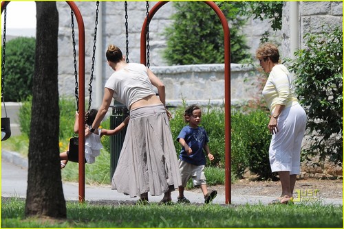  Jennifer Lopez: Playground with Max & Emme!