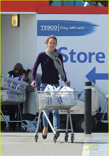  Kate: Grocery Shopping Sans Prince William!