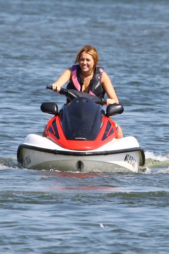  Miley - Enjoys a relaxing दिन with फ्रेंड्स in Orchard Lake, MI - July 31, 2011