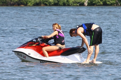  Miley - Enjoys a relaxing araw with mga kaibigan in Orchard Lake, MI - July 31, 2011