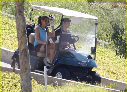  Nick Jonas: Golfing with Delta Goodrem (07.31.2011)!!!