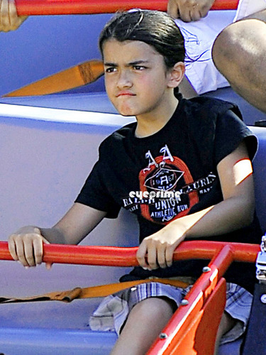 Paris, Prince and Blanket Spend The Day At Six Flags Magic Mountain