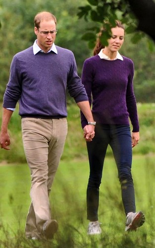  Prince William & Kate's Hollyrood Park Stroll