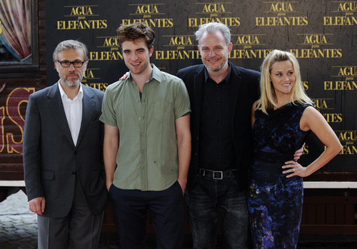  Robert Pattinson and Reese Witherspoon attend 'Water for Elephants' Photocall