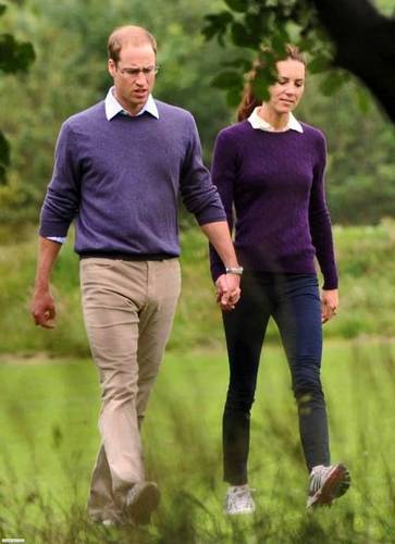  William & Kate taking a stroll hand in hand