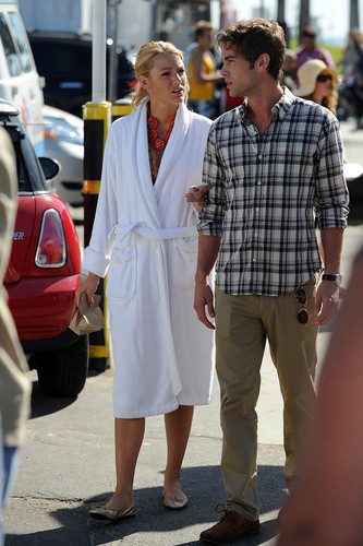  Blake Lively and Chace Crawford on the set of Gossip Girl in Venice