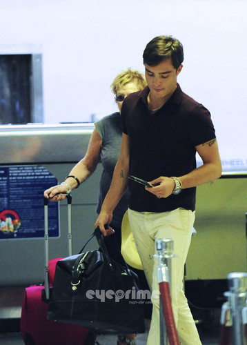  Ed Westwick And Mom Take Off From LAX, Aug 4